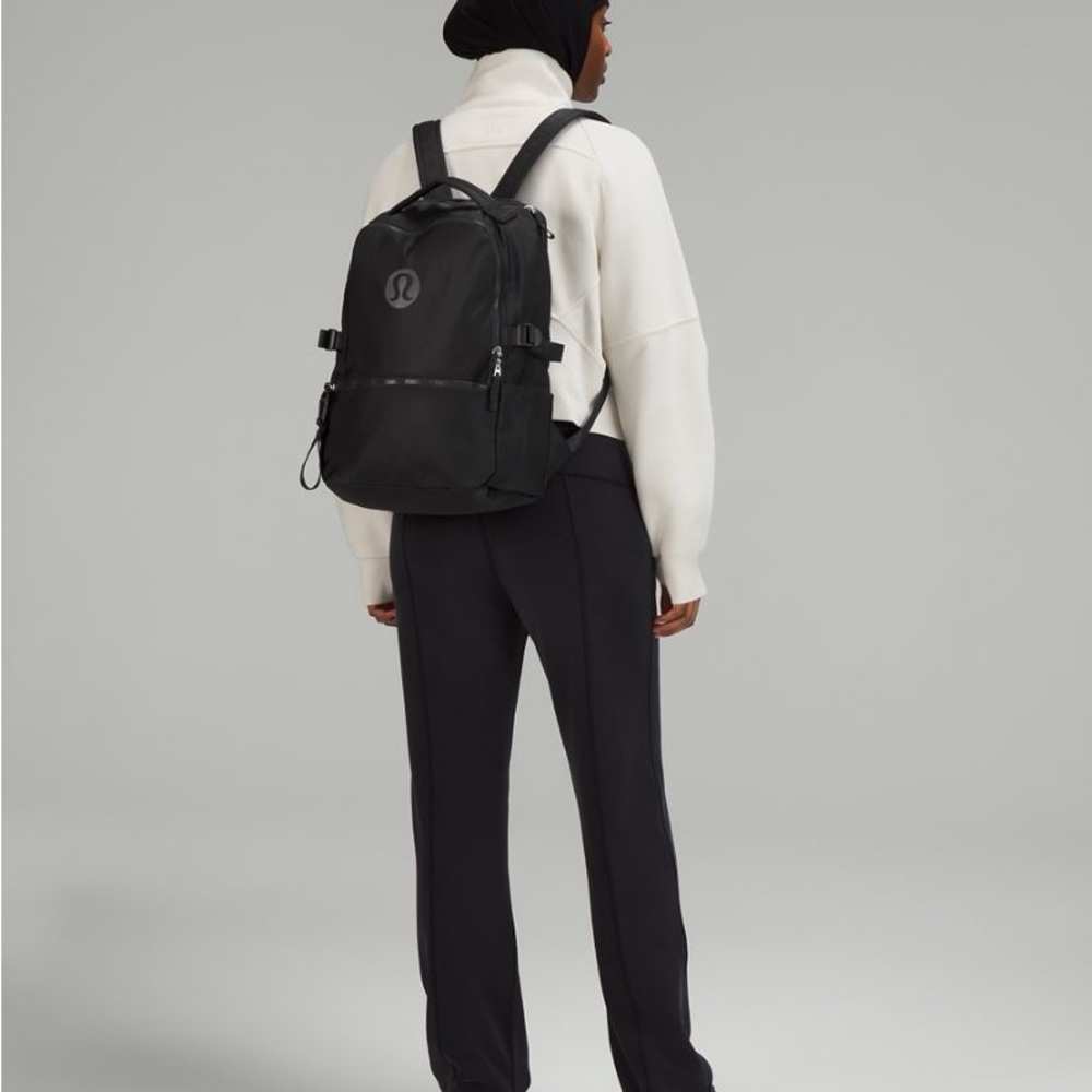 lululemon athletica Crew 22L Black Backpack - Picture 6 of 6